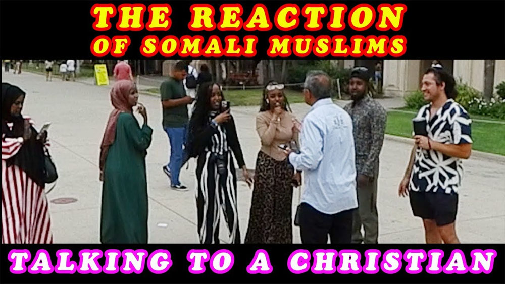 The reaction of Somali Muslims talking to a Christian./BALBOA PARK
